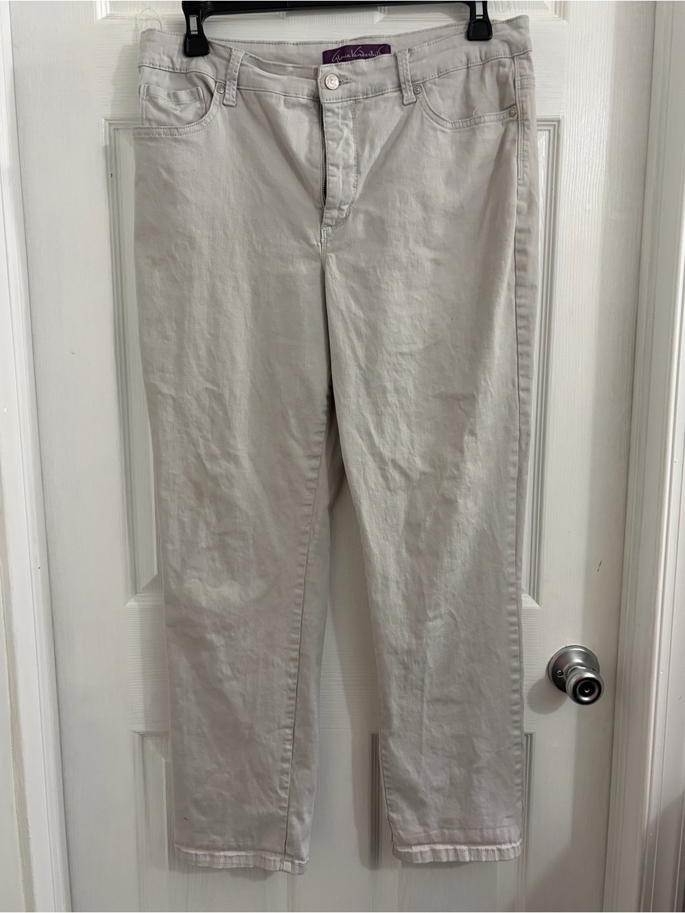 Alfani Women's Straight Leg Jeans in Light gray. Size 16 $10